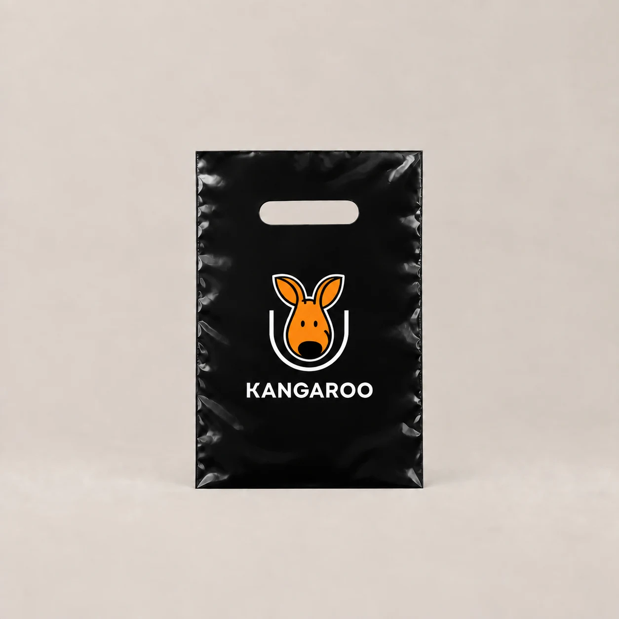 Чорний пакет-банан 20 × 30 см з логотипом KANGAROO