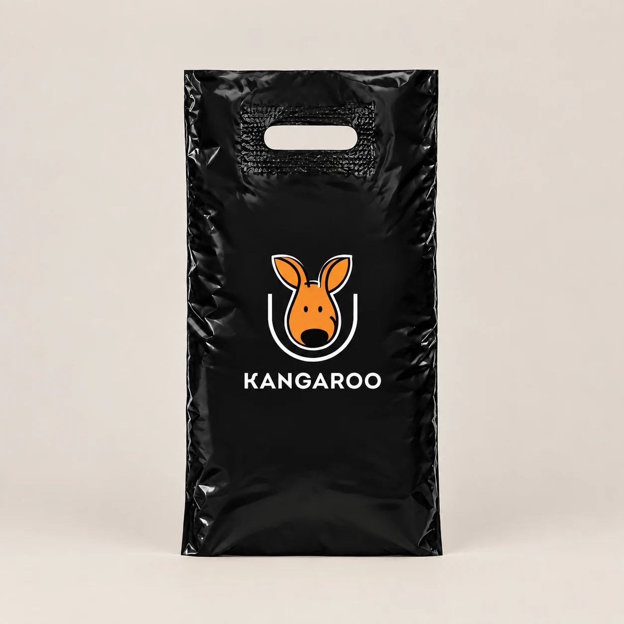 Чорний пакет-банан 35 × 50 см з логотипом KANGAROO